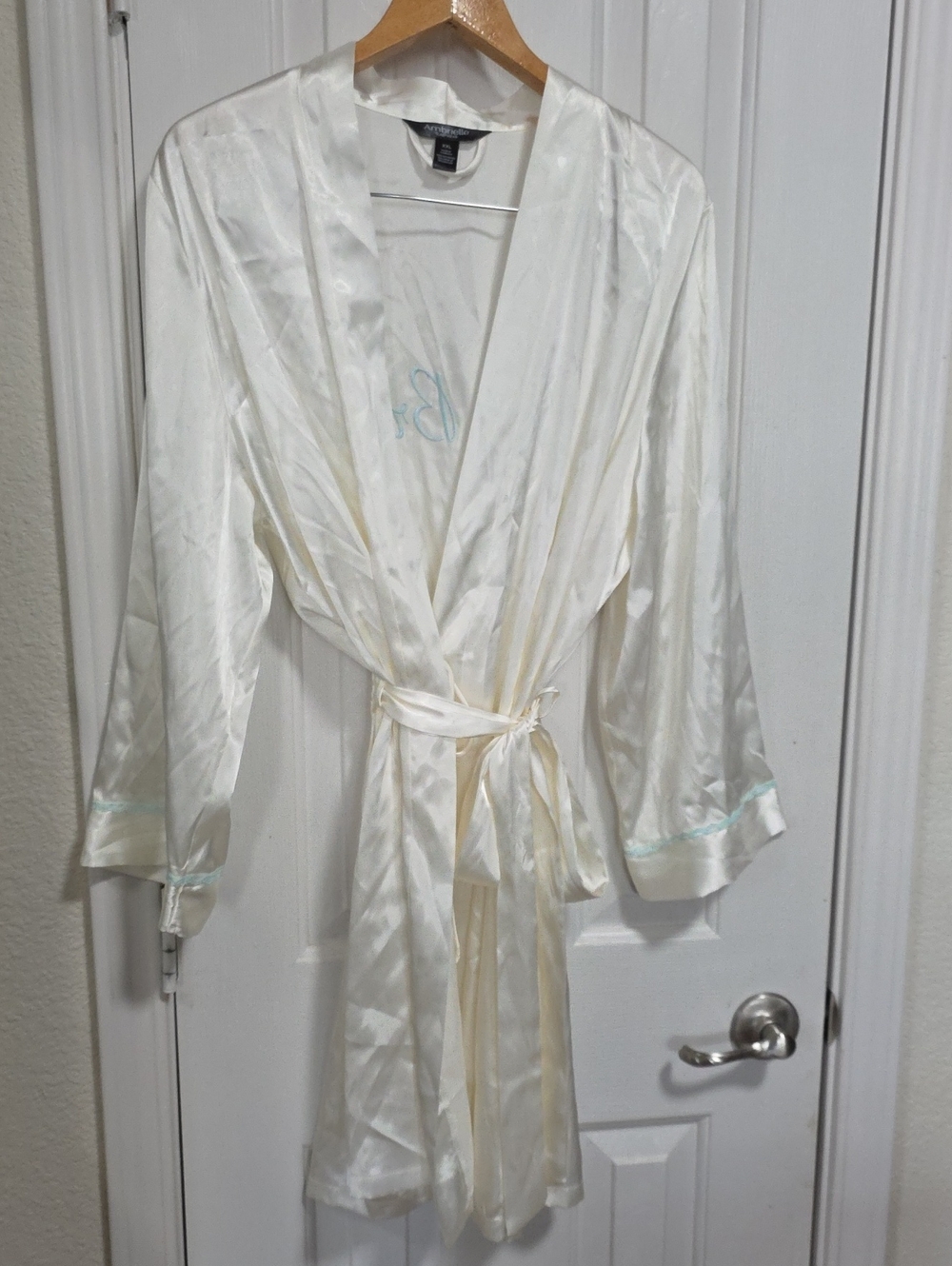 Ambrielle Silky Cream Satin Robe with Tie Belt - Women Intimates Size XXL